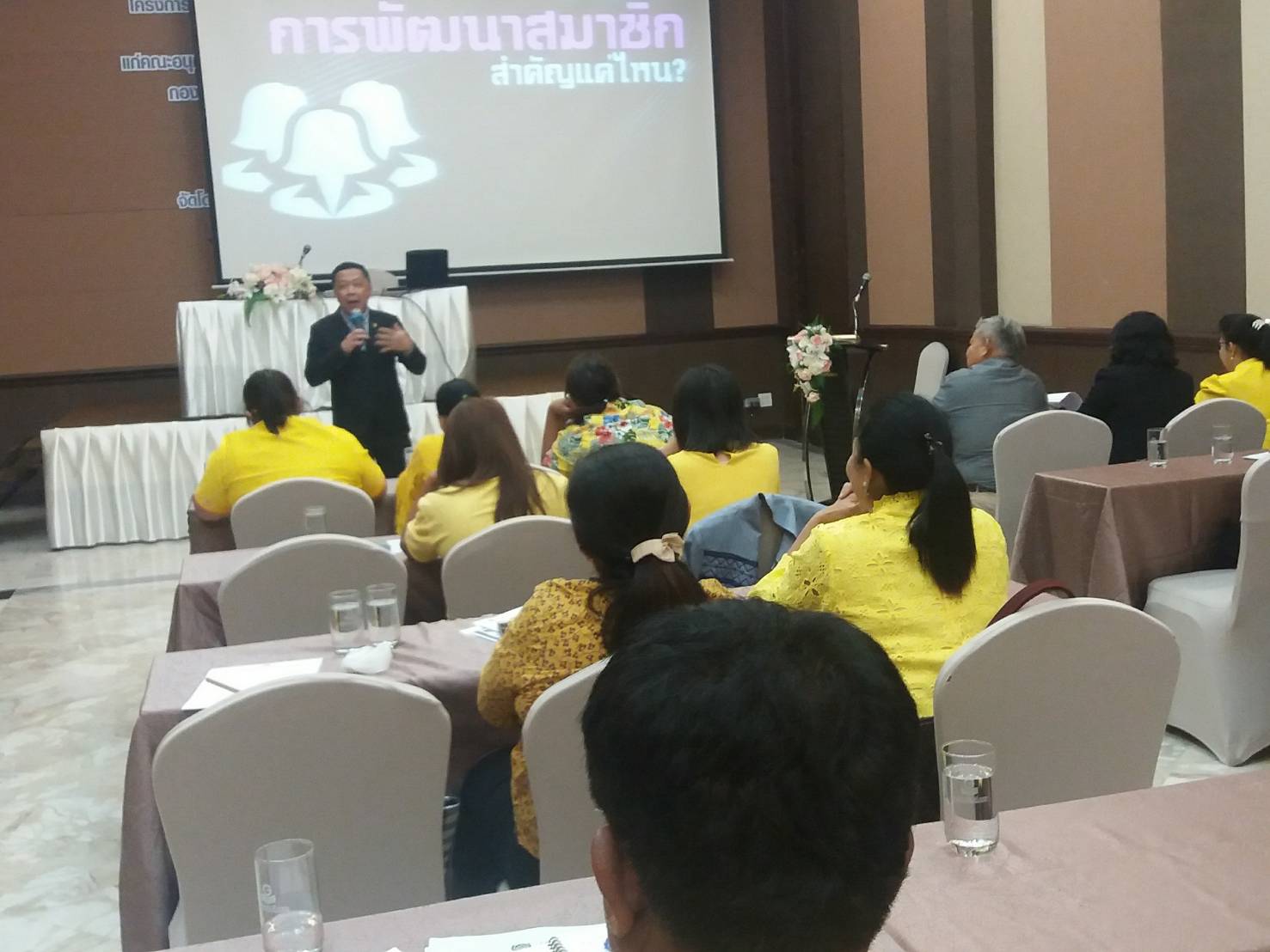 โครงการเวทีเสริมสร้างความเข้มแข็งการดำเนินงานกองทุนพัฒนาบทบาทสตรีแก่คณะอนุกรรมการกลั่นกรองและติดตามการดำเนินงานกองทุนพัฒนาบทบาทสตรีอำเภอ (อกส.อ.)