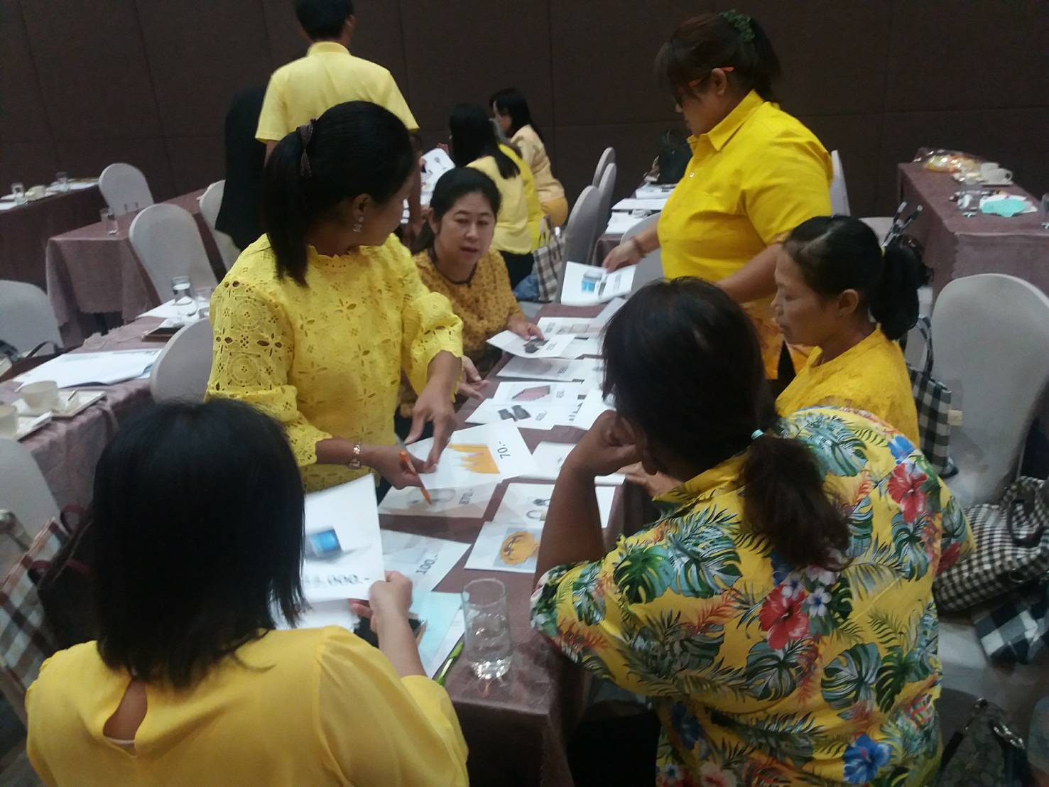 โครงการเวทีเสริมสร้างความเข้มแข็งการดำเนินงานกองทุนพัฒนาบทบาทสตรีแก่คณะอนุกรรมการกลั่นกรองและติดตามการดำเนินงานกองทุนพัฒนาบทบาทสตรีอำเภอ (อกส.อ.)