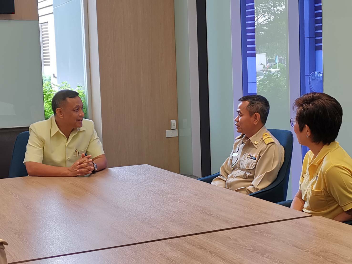 หัวหน้ากลุ่ม พัฒนาการอำเภอพบผู้บริหารจังหวัดระยอง