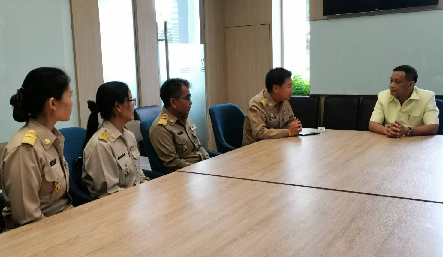 หัวหน้ากลุ่ม พัฒนาการอำเภอพบผู้บริหารจังหวัดระยอง