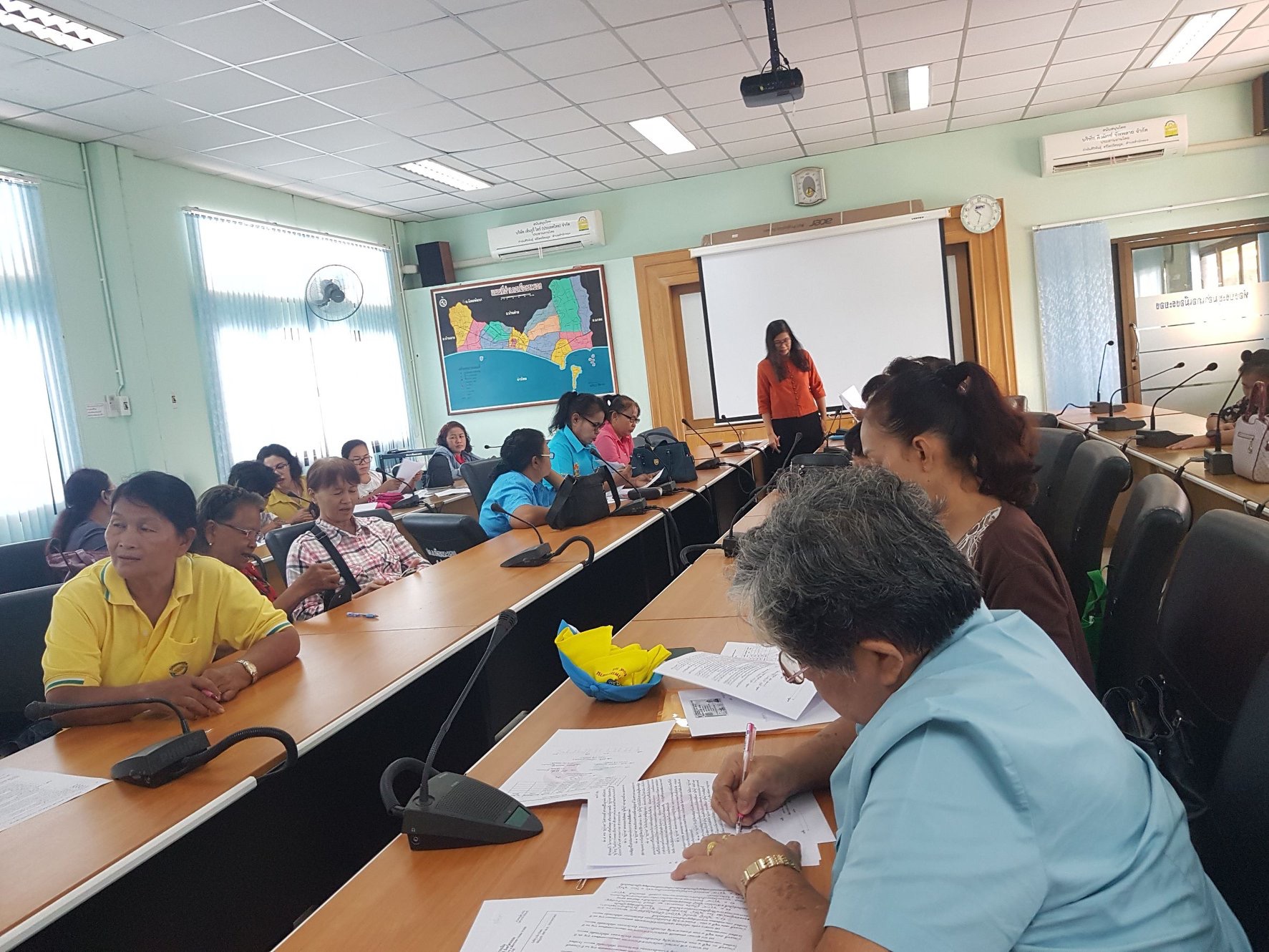 สนับสนุนการจัดทำสัญญาเงินกู้และสัญญาขอรับสนับสนุนเงินกองทุนพัฒนาบทบาทสตรี