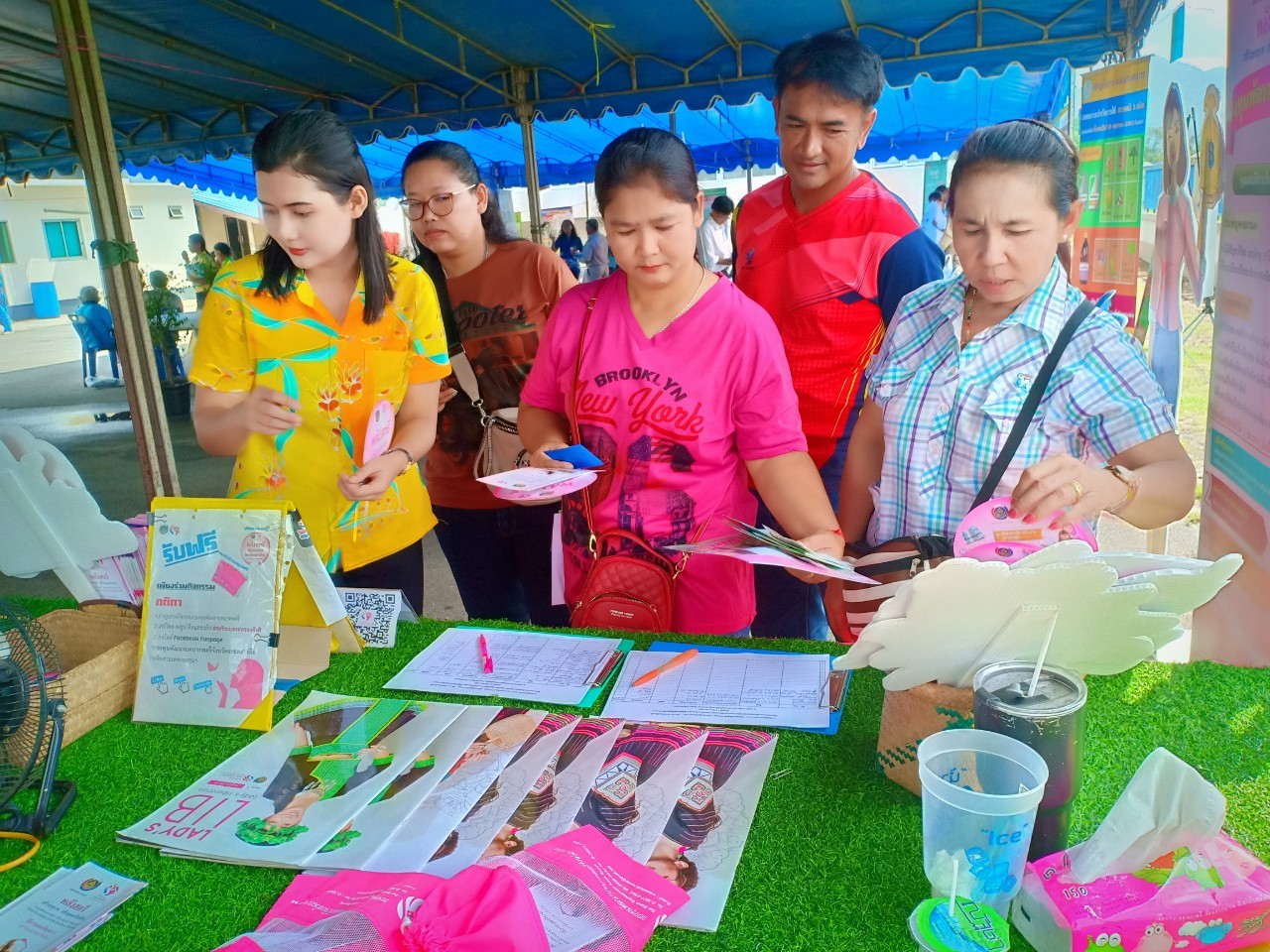 ออกบูธประชาสัมพันธ์กองทุนพัฒนาบทบาทสตรี