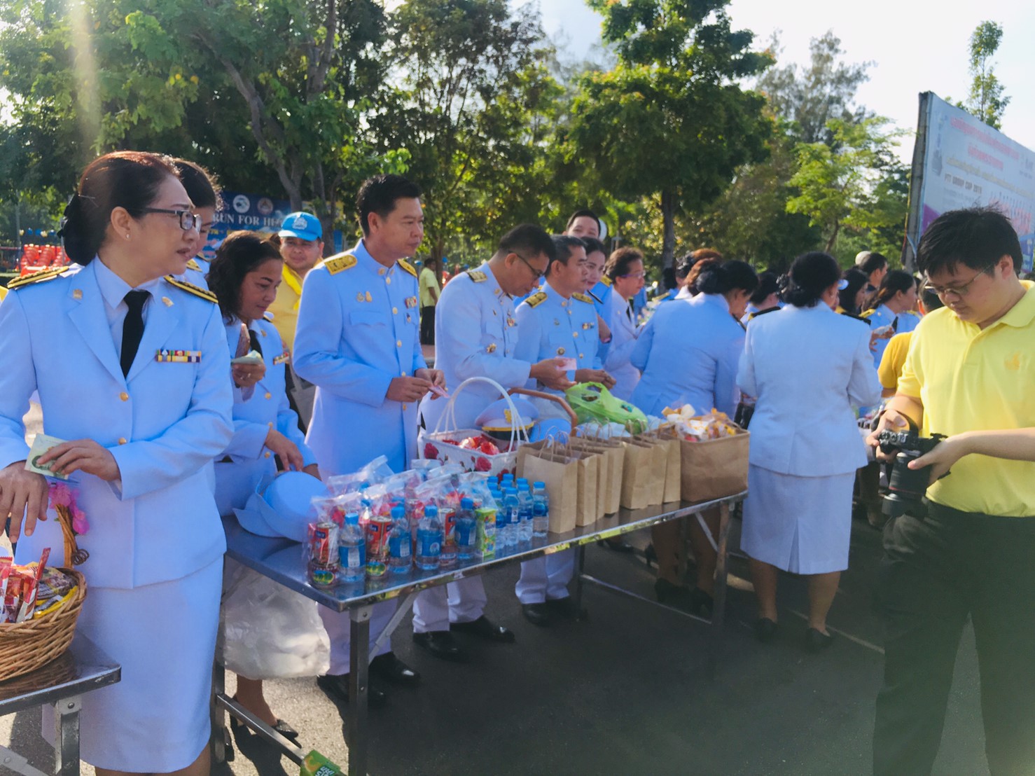 สำนักงานพัฒนาชุมชนจังหวัดระยองร่วมพิธีบำเพ็ญกุศลและพิธีน้อมรำลึกเนื่องในวันคล้ายวันสวรรคตพระบาทสมเด็จพระบรมชนกาธิเบศร มหาภูมิพลอดุลยเดชมหาราช บรมนาถบพิตร