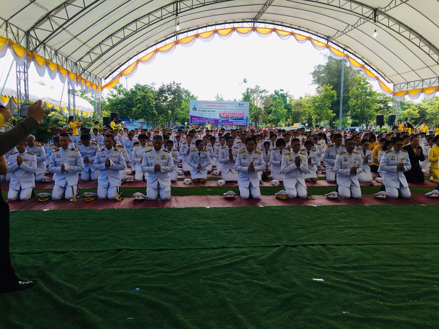สำนักงานพัฒนาชุมชนจังหวัดระยองร่วมพิธีบำเพ็ญกุศลและพิธีน้อมรำลึกเนื่องในวันคล้ายวันสวรรคตพระบาทสมเด็จพระบรมชนกาธิเบศร มหาภูมิพลอดุลยเดชมหาราช บรมนาถบพิตร