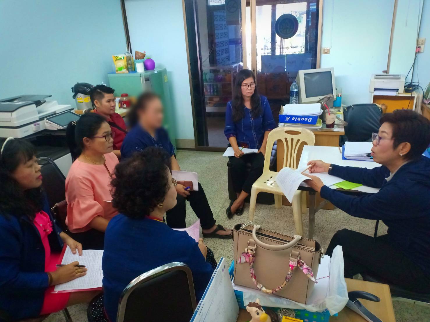 ติดตามหนี้ค้างชำระกองทุนพัฒนาบทบาทสตรีในพื้นที่อำเภอบ้านค่าย