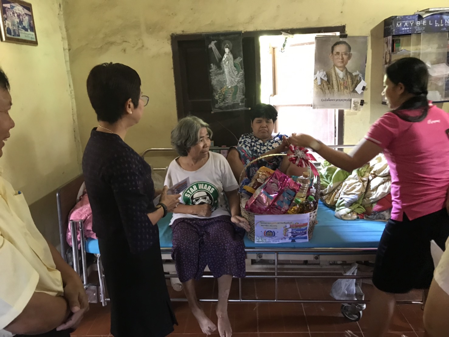 มอบทุนและเครื่องอุปโภคบริโภคช่วยเหลือคนพิการด้านคุณภาพชีวิต ตามโครงการส่งเสริมความความสัมพันธ์สมาชิก สอ.พช.จังหวัดระยอง ปี 2562