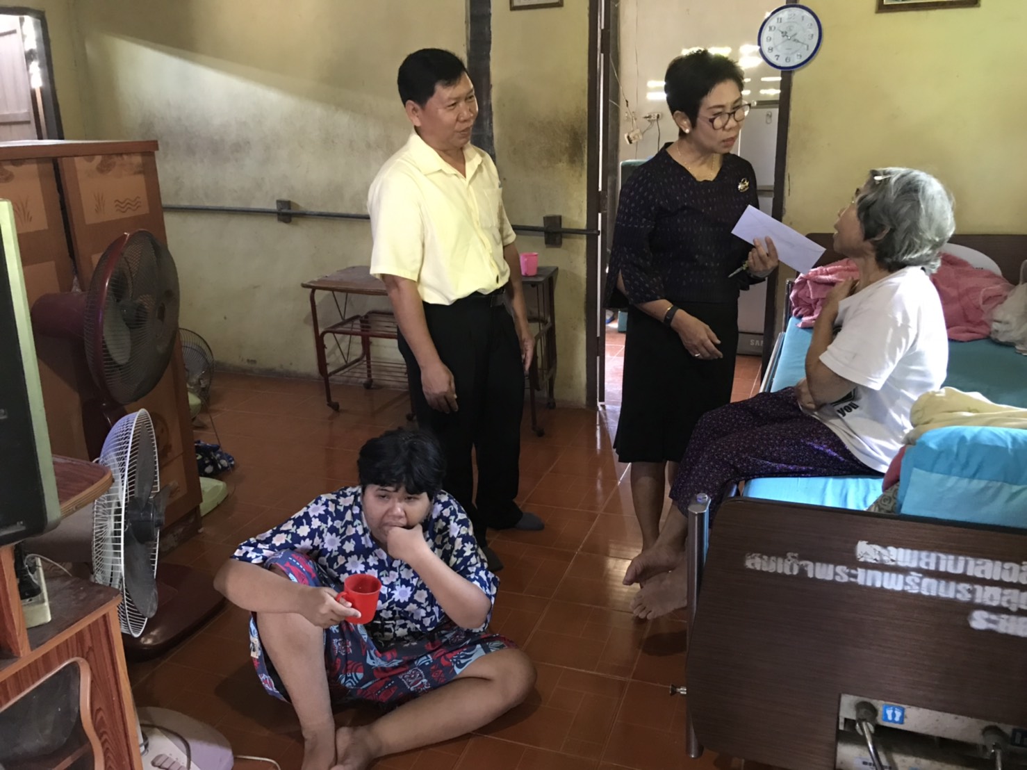 มอบทุนและเครื่องอุปโภคบริโภคช่วยเหลือคนพิการด้านคุณภาพชีวิต ตามโครงการส่งเสริมความความสัมพันธ์สมาชิก สอ.พช.จังหวัดระยอง ปี 2562