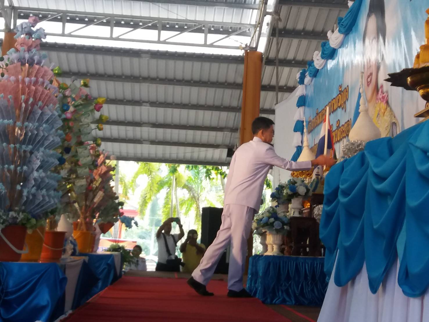 พิธีมอบเงินขวัญถุงกองทุนแม่ของแผ่นดิน และพิธีทอดผ้าป่าสมทบกองทุนแม่ของแผ่นดิน จังหวัดระยอง ประจำปี 2562