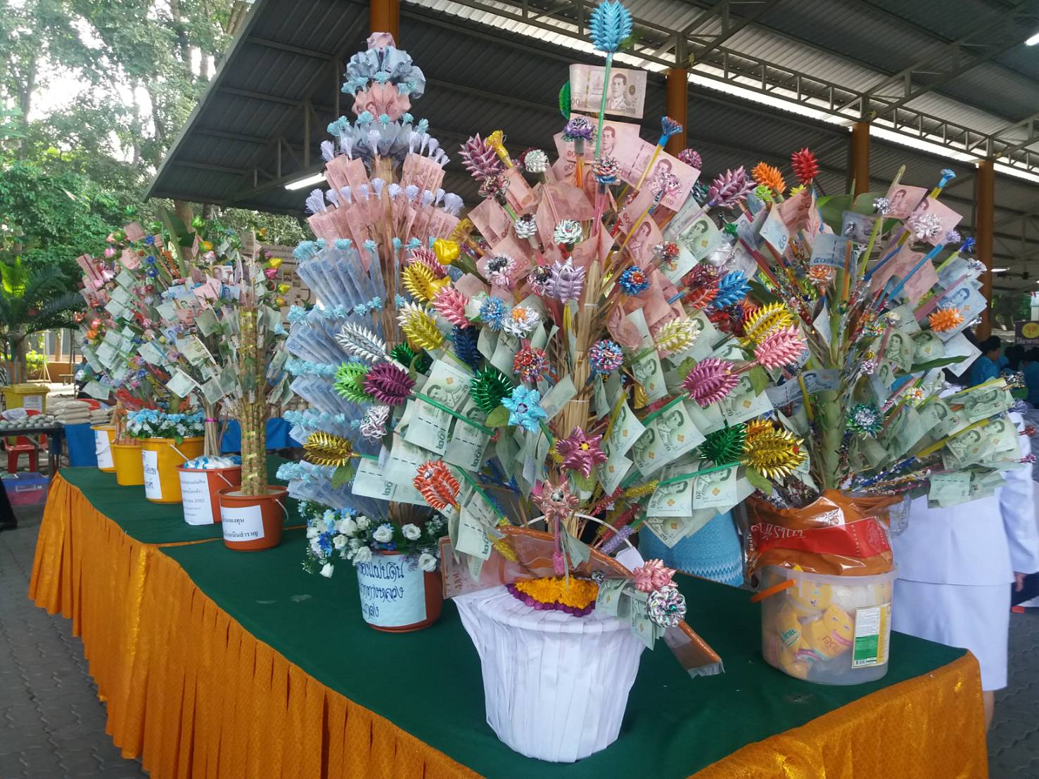 พิธีมอบเงินขวัญถุงกองทุนแม่ของแผ่นดิน และพิธีทอดผ้าป่าสมทบกองทุนแม่ของแผ่นดิน จังหวัดระยอง ประจำปี 2562