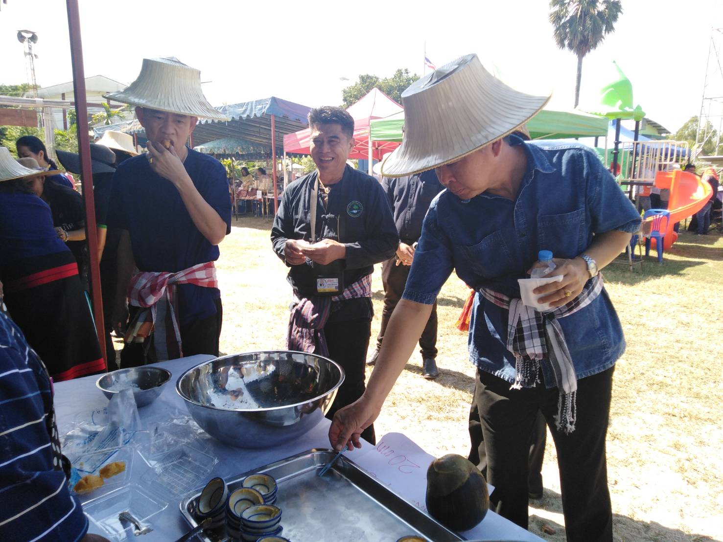 ประเพณีลงแขกเกี่ยวข้าวชุมชนเกาะกก สู่การท่องเที่ยวชุมชน