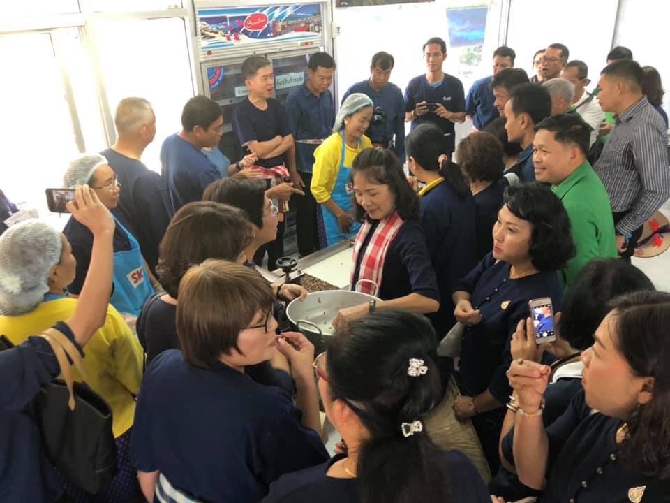 ประเพณีลงแขกเกี่ยวข้าวชุมชนเกาะกก สู่การท่องเที่ยวชุมชน