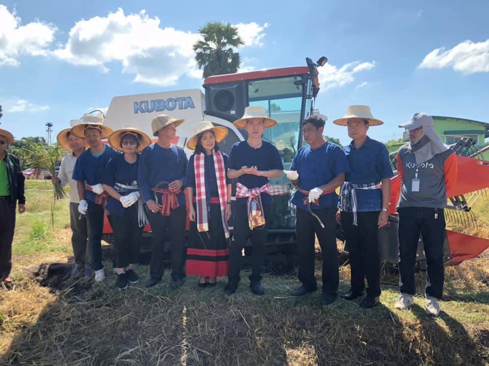 ประเพณีลงแขกเกี่ยวข้าวชุมชนเกาะกก สู่การท่องเที่ยวชุมชน