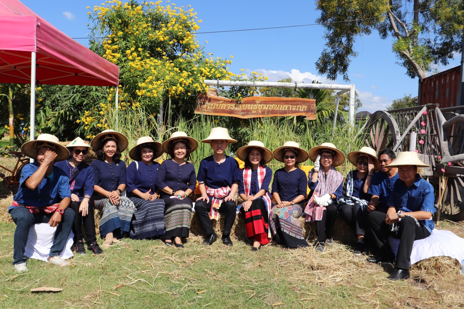 ประเพณีลงแขกเกี่ยวข้าวชุมชนเกาะกก สู่การท่องเที่ยวชุมชน