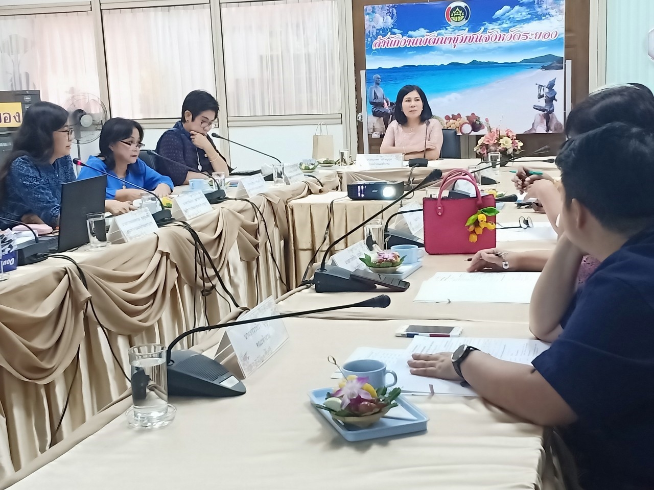 ประชุมคณะทำงานขับเคลื่อนกองทุนพัฒนาบทบาทสตรีจังหวัด