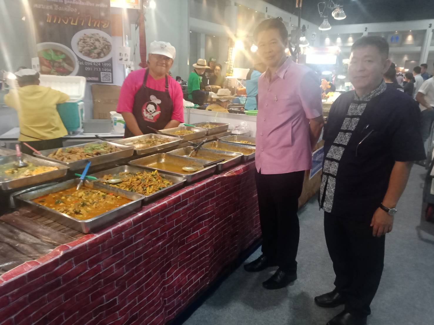 พช.ระยอง เยี่ยมชมและให้กำลังใจผู้ประกอบการ OTOP ในงาน Otop City 2019