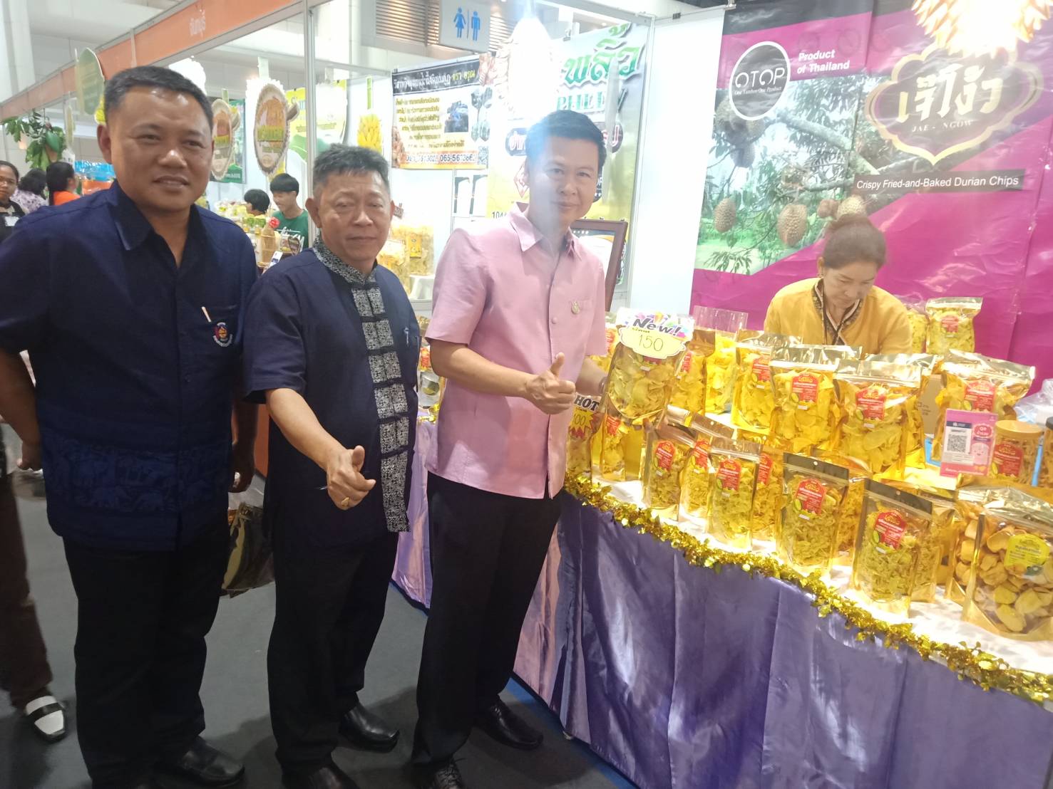 พช.ระยอง เยี่ยมชมและให้กำลังใจผู้ประกอบการ OTOP ในงาน Otop City 2019