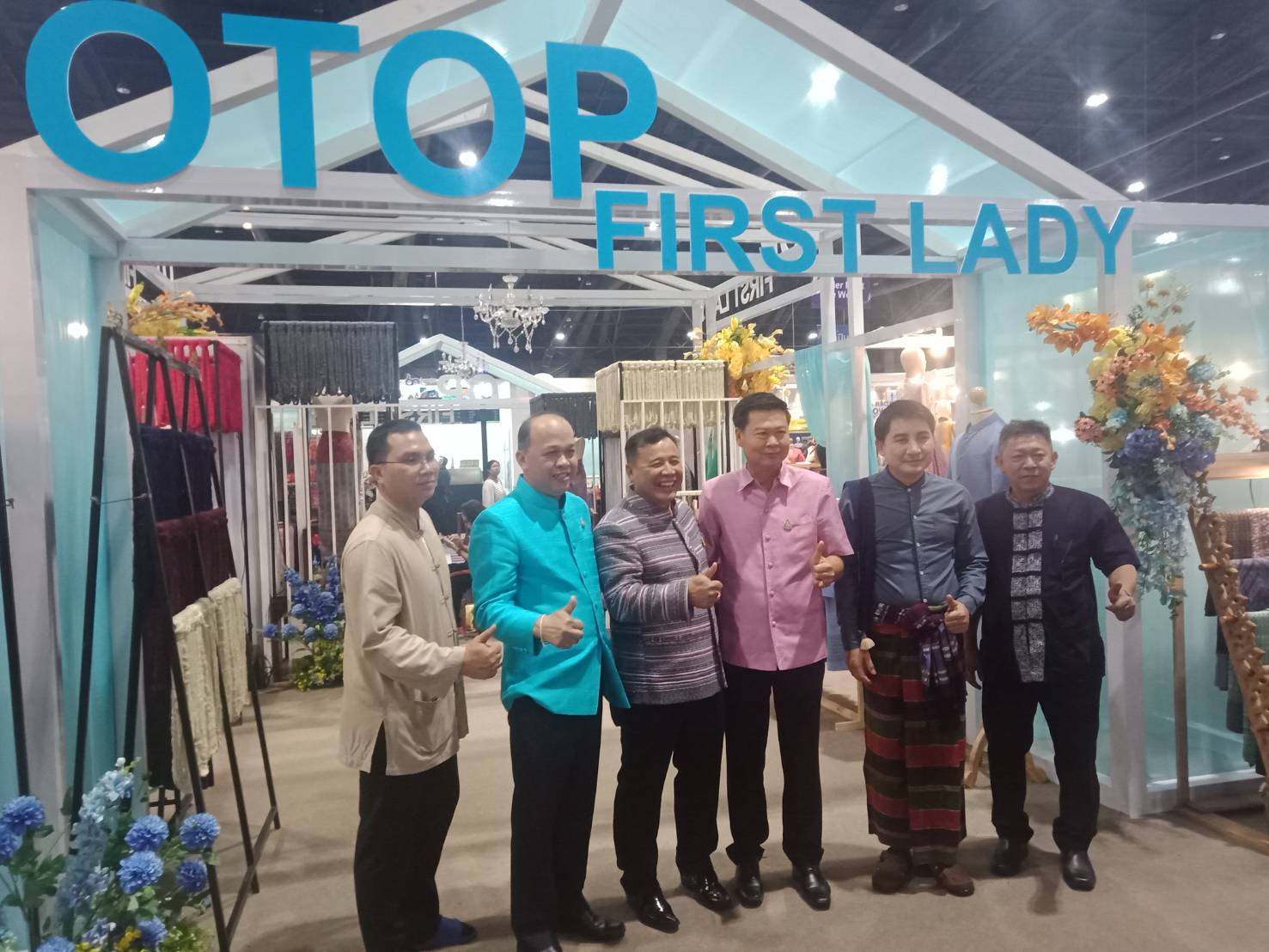 พช.ระยอง เยี่ยมชมและให้กำลังใจผู้ประกอบการ OTOP ในงาน Otop City 2019