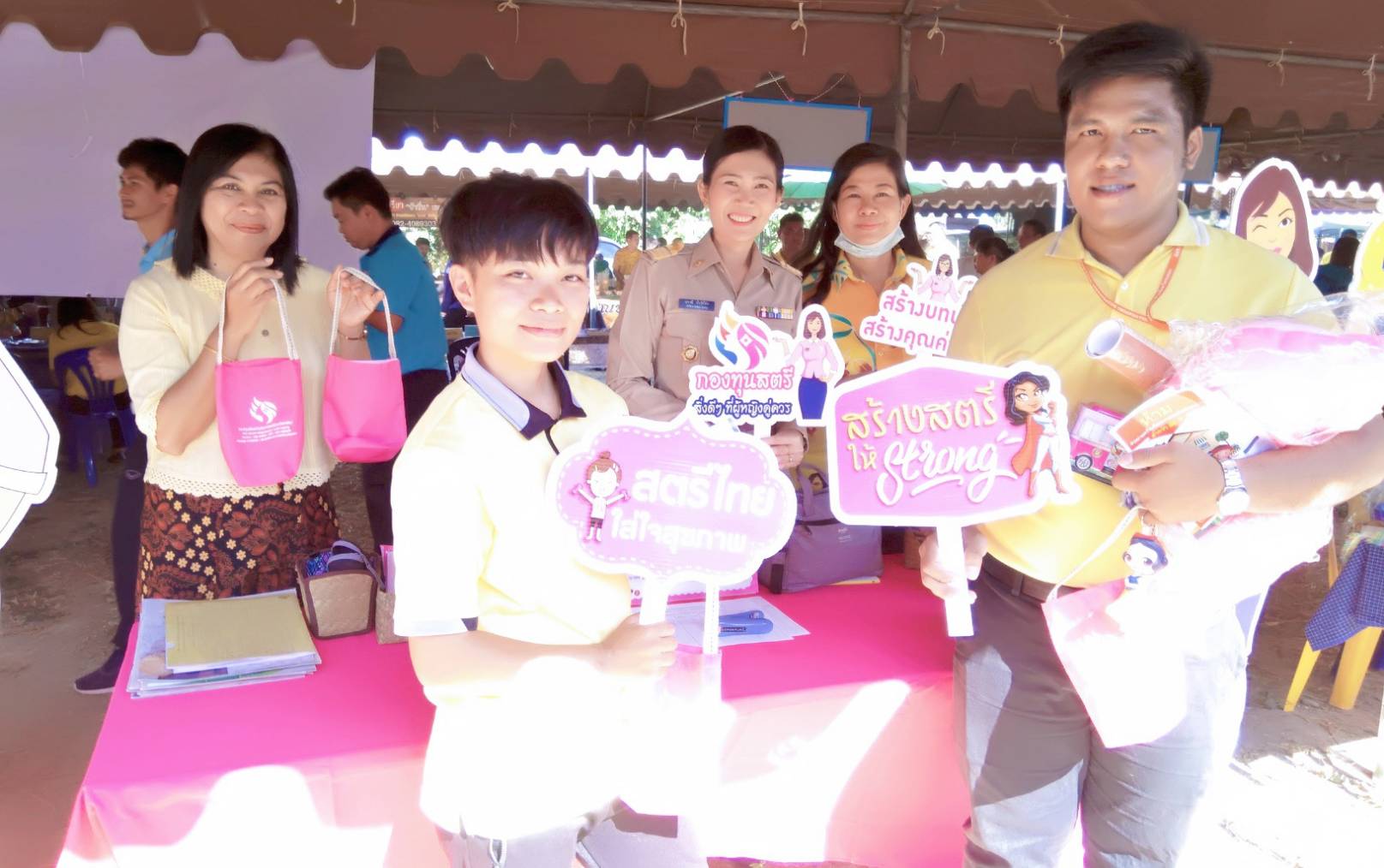 จ.ระยอง ออกบูธประชาสัมพันธ์การดำเนินงานกองทุนพัฒนาบทบาทสตรี