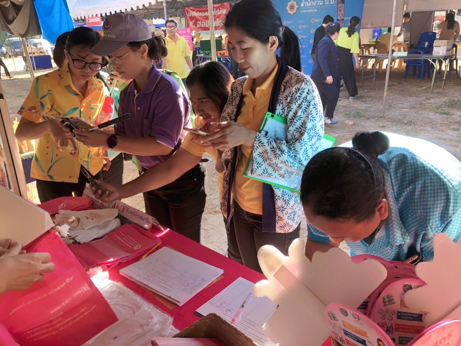 จ.ระยอง ออกบูธประชาสัมพันธ์การดำเนินงานกองทุนพัฒนาบทบาทสตรี