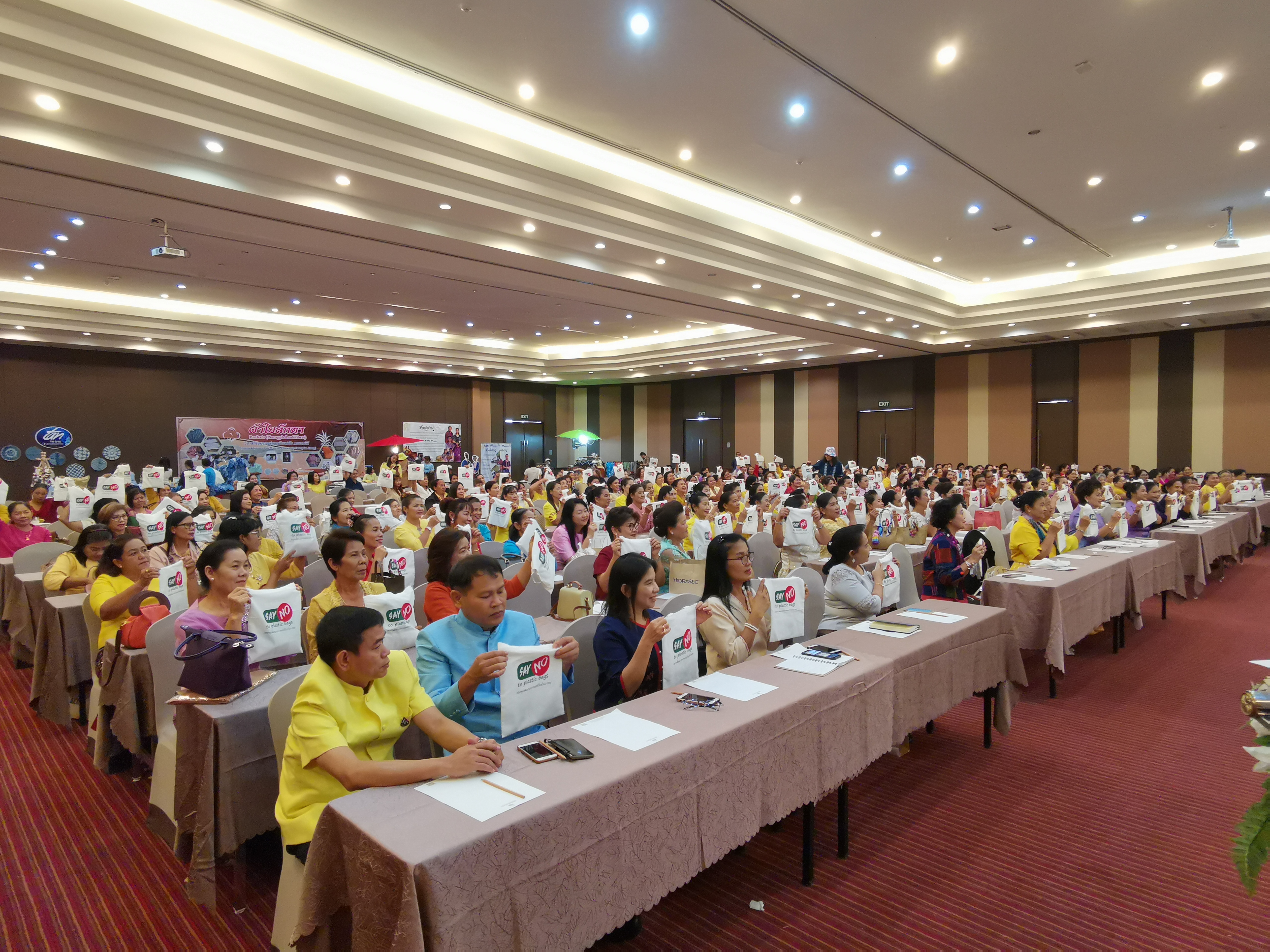 จังหวัดระยอง ผนึกกำลัง MOU “สืบสาน อนุรักษ์ศิลป์ผ้าถิ่นไทย ดำรงไว้ในแผ่นดิน”