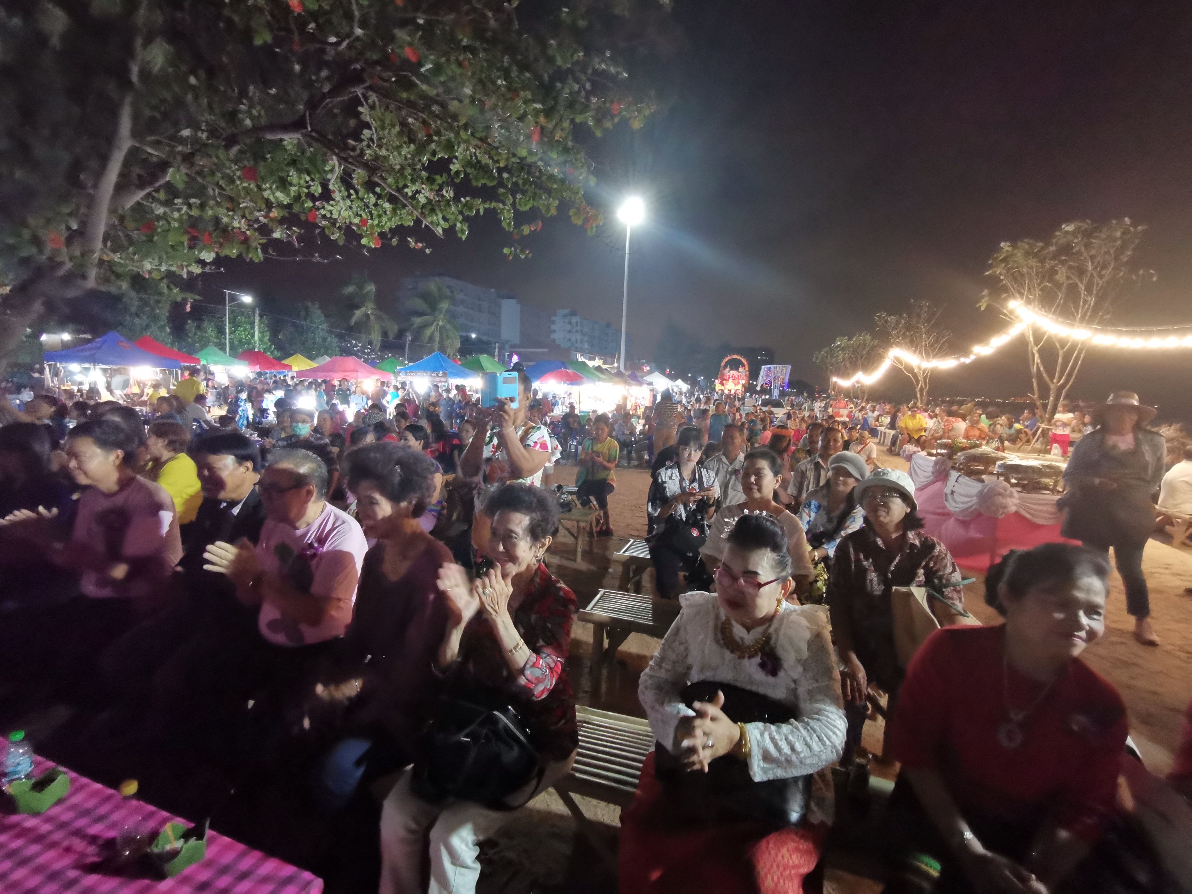 สตรีบ้านฉาง จ.ระยอง จัดตลาดรักษ์โลก รักษ์วิถีชุมชน