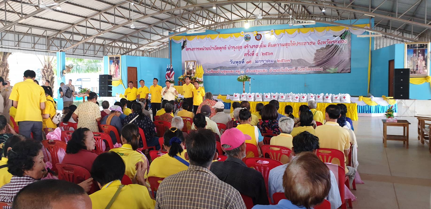 ระยอง ออกบู๊ธกองทุนพัฒนาบทบาทสตรี และจัดจำหน่ายสินค้า OTOP ในงานจังหวัดเคลื่อนที่