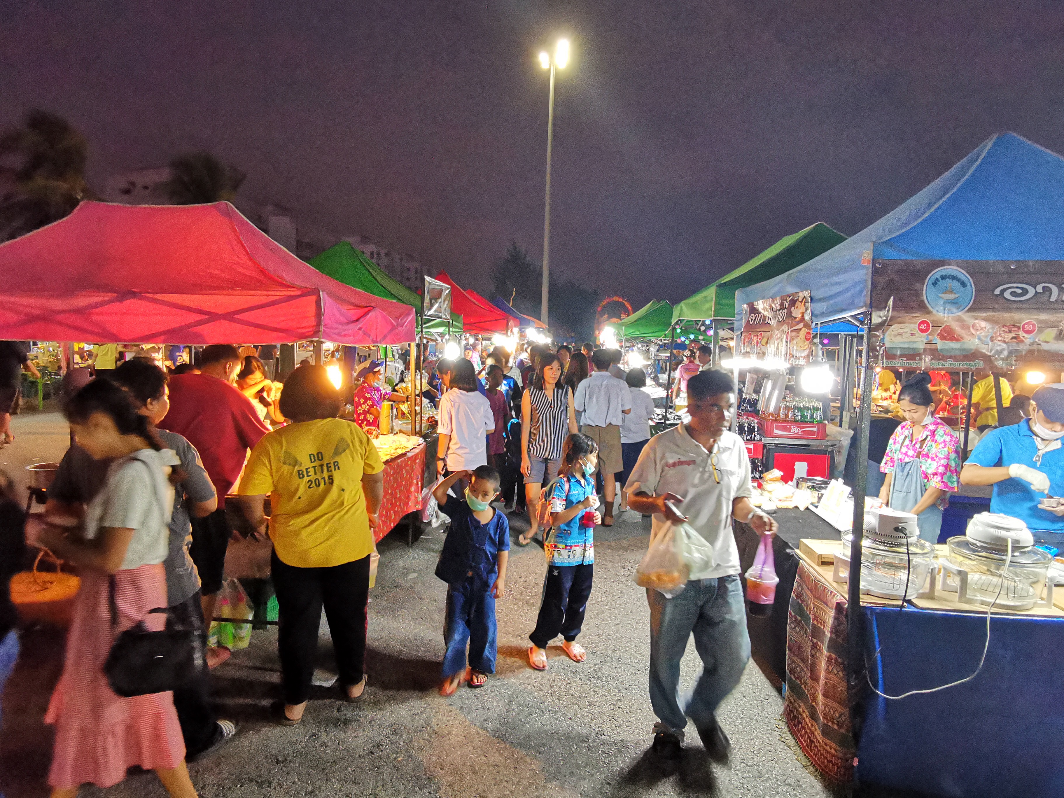 สตรีบ้านฉาง จ.ระยอง จัดตลาดรักษ์โลก รักษ์วิถีชุมชน