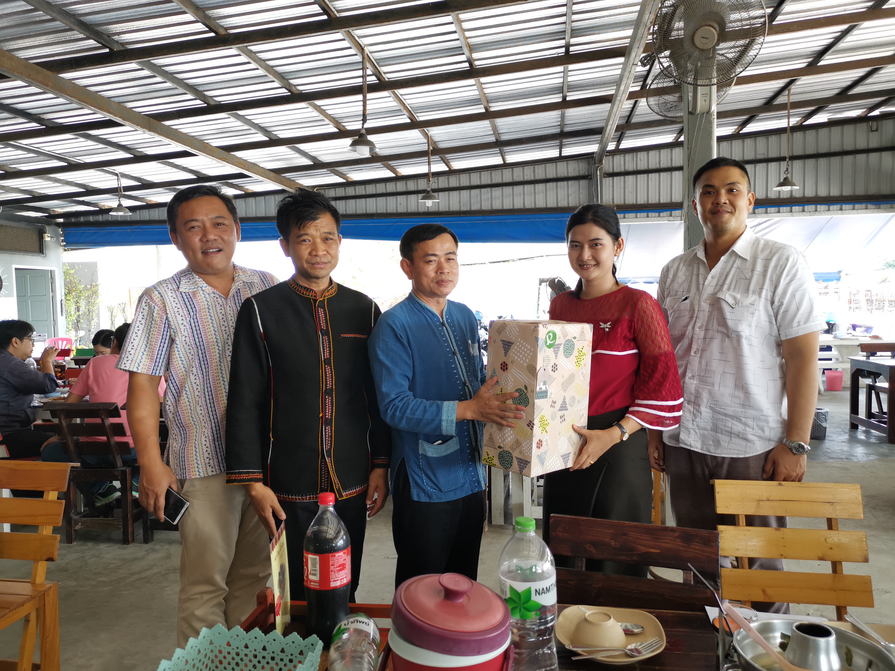 “ระยองแสดงความยินดีกับเจ้าหน้าที่กองทุนพัฒนาบทบาทสตรีในโอกาสได้ย้ายไปจังหวัดสระแก้ว”