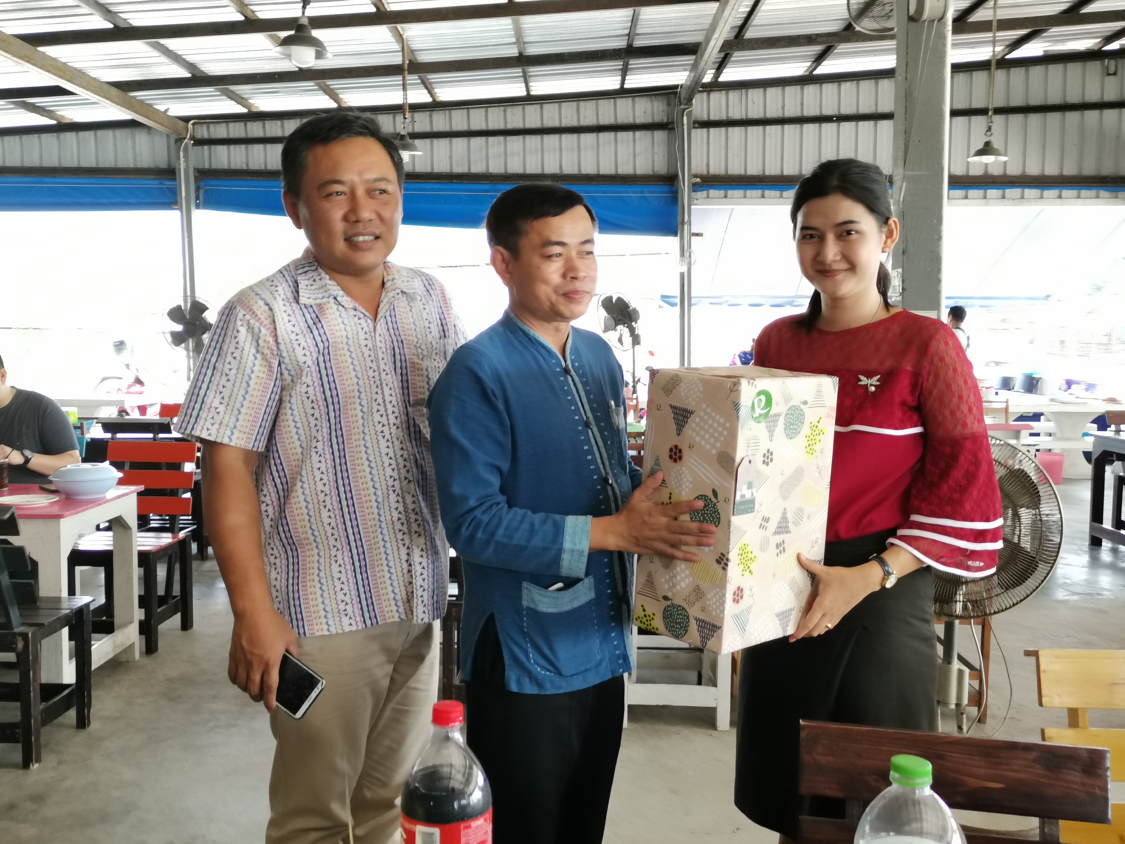 “ระยองแสดงความยินดีกับเจ้าหน้าที่กองทุนพัฒนาบทบาทสตรีในโอกาสได้ย้ายไปจังหวัดสระแก้ว”