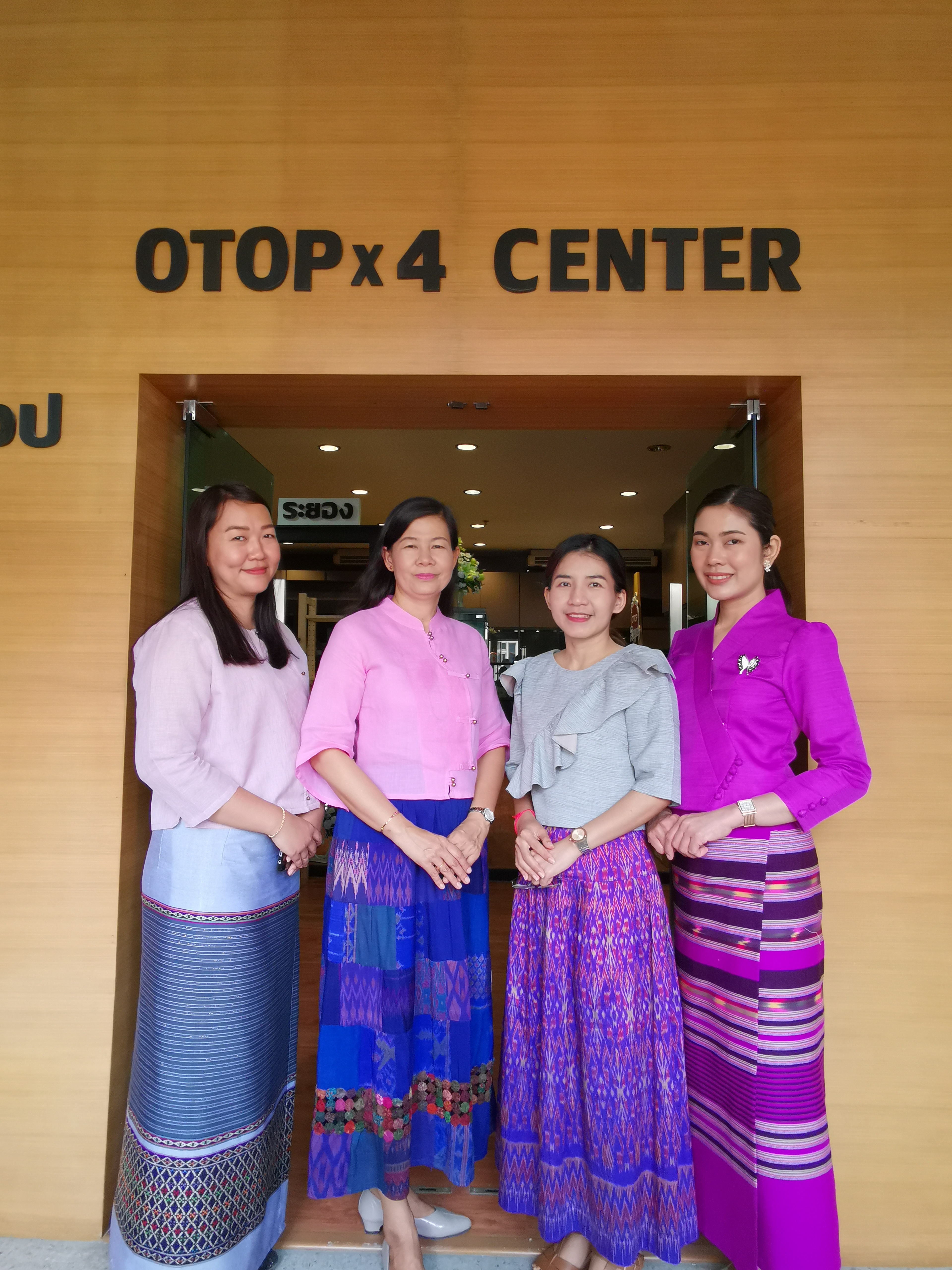 “พช.ระยอง ร่วมสวมใส่ผ้าไทย สืบสานอนุรักษ์ผ้าถิ่นไทย และใช้ถุงผ้า/ปิ่นโต ลดโลกร้อน”