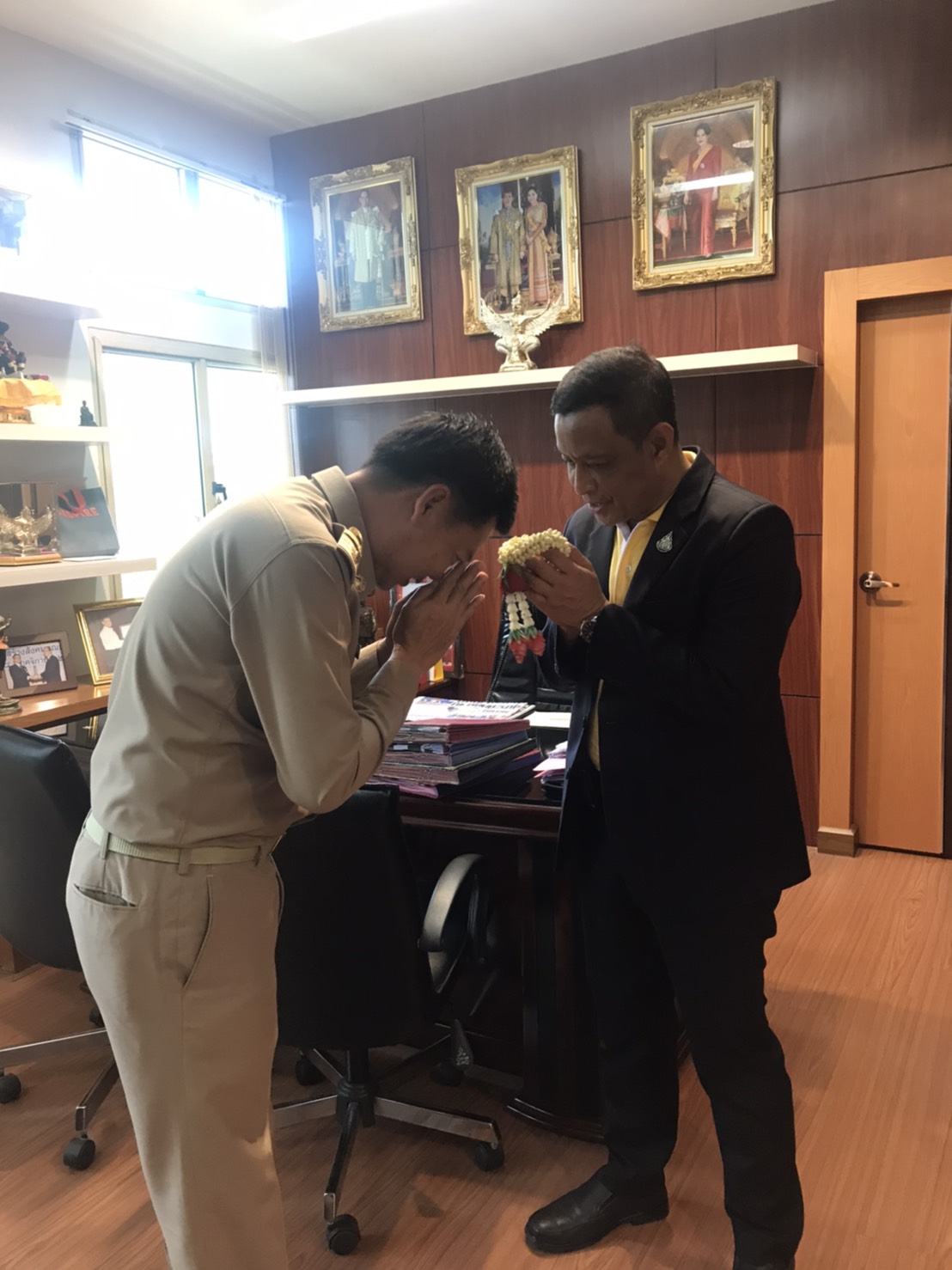 “พัฒนาการจังหวัดระยองเข้าพบผู้บริหารจังหวัดระยอง เพื่ออำลาในโอกาสที่ได้แต่งตั้ง (ย้าย) ไปดำรงตำแหน่ง พัฒนาการจังหวัดหนองคาย”