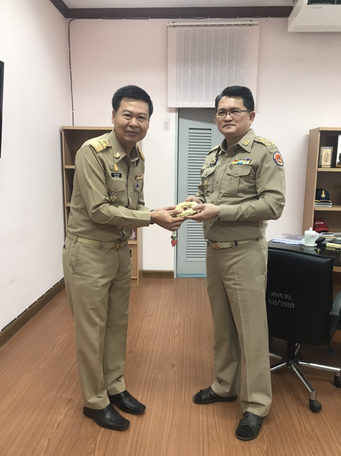 “พัฒนาการจังหวัดระยองเข้าพบผู้บริหารจังหวัดระยอง เพื่ออำลาในโอกาสที่ได้แต่งตั้ง (ย้าย) ไปดำรงตำแหน่ง พัฒนาการจังหวัดหนองคาย”