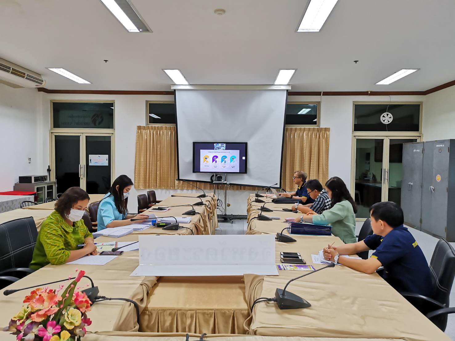 “พช.ระยอง ร่วมรับชมการประชุมระบบการรายงานบนมือถือผ่านระบบ Online Real Time ผ่านระบบ Video Conference”