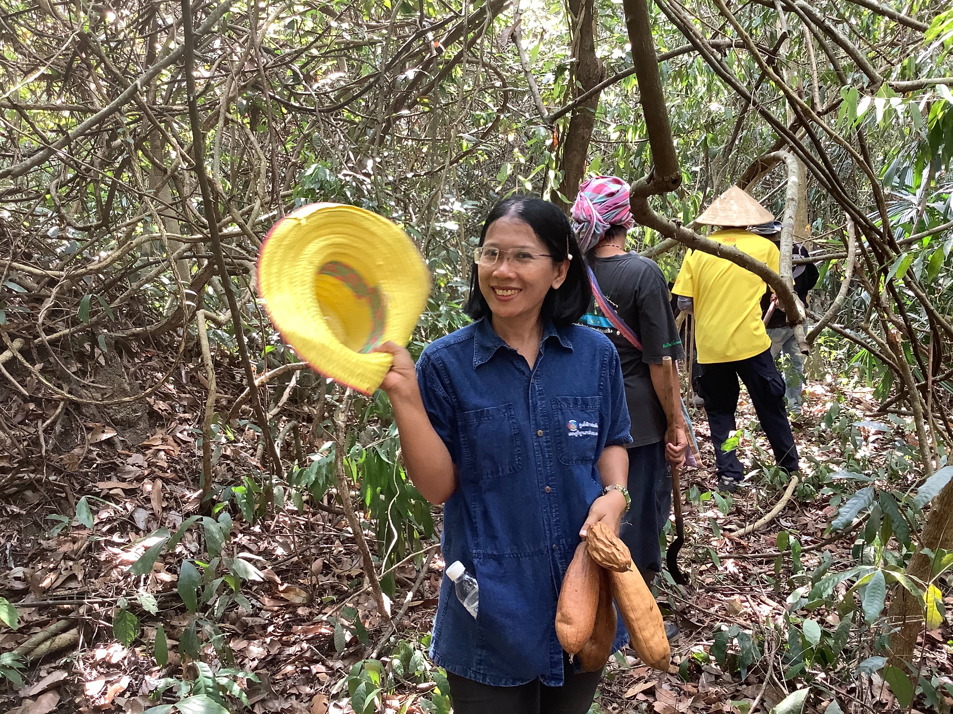 พช.ระยอง หิ้วปิ่นโต ไปเอามื้อ ถือจอบถือเสียม ไปพลิกแผ่นดิน …จอบแรกจังหวัดระยอง