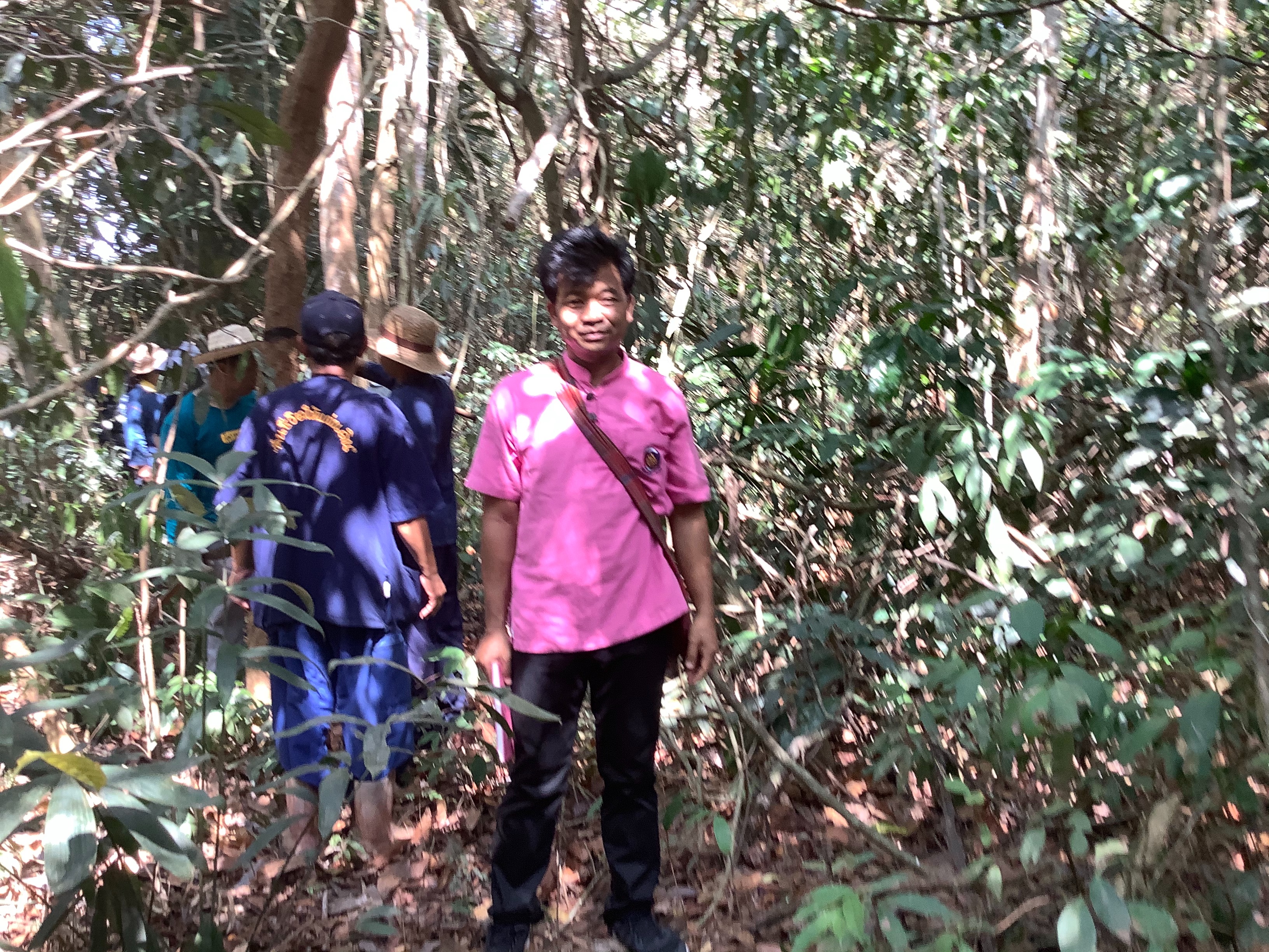 พช.ระยอง หิ้วปิ่นโต ไปเอามื้อ ถือจอบถือเสียม ไปพลิกแผ่นดิน …จอบแรกจังหวัดระยอง