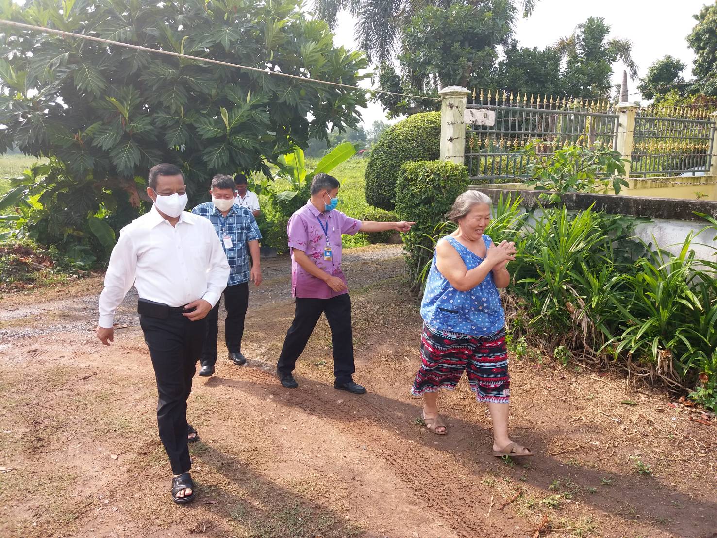 “พช.ระยอง สำรวจพื้นที่ปลูกผักสวนครัวบ้านท่านรองผู้ว่าราชการจังหวัดระยอง…เตรียมความพร้อมกิจกรรมผู้นำต้องทำก่อน…ตามโครงการ ปลูกผักสวนครัว สร้างความมั่นคงทางอาหาร”