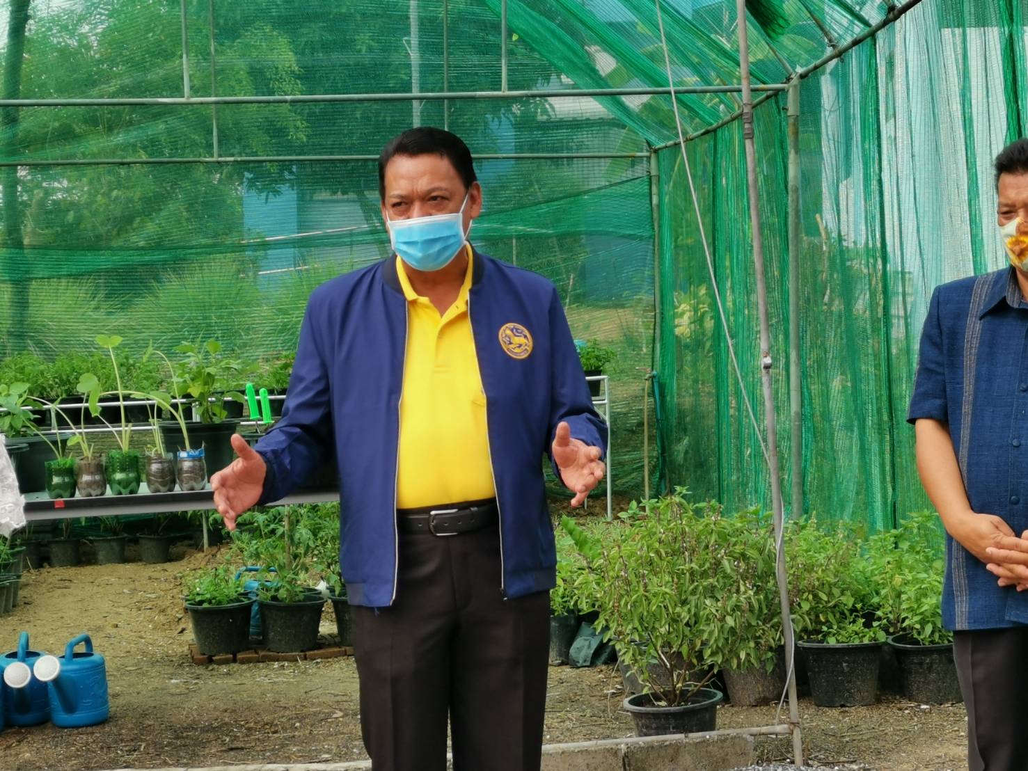 “พช.ระยอง จับมือหน่วยงานภาคี ผู้นำท้องที่ ผู้นำท้องถิ่น ร่วมใจกันปลูกผักสวนครัวบ้านพักนายอำเภอนิคมพัฒนา…ในกิจกรรมผู้นำต้องทำก่อน…ตามโครงการ ปลูกผักสวนครัว สร้างความมั่นคงทางอาหาร”