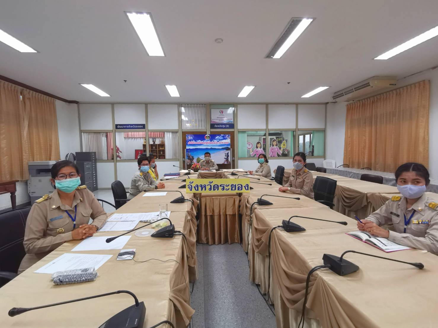 “พัฒนาชุมชนจังหวัดระยองเข้าร่วมประชุม แนวทางการดำเนินโครงการพัฒนาคุณภาพชีวิตระดับครัวเรือนแบบบูรณาการเชิงพื้นที่ และแนวทางการดำเนินงานแผนขับเคลื่อนปฏิบัติการ 90 วัน “ปลูกผักสวนครัว เพื่อสร้างความมั่นคงทางอาหาร” ผ่านระบบวีดิทัศน์ทางไกล(video conference)”