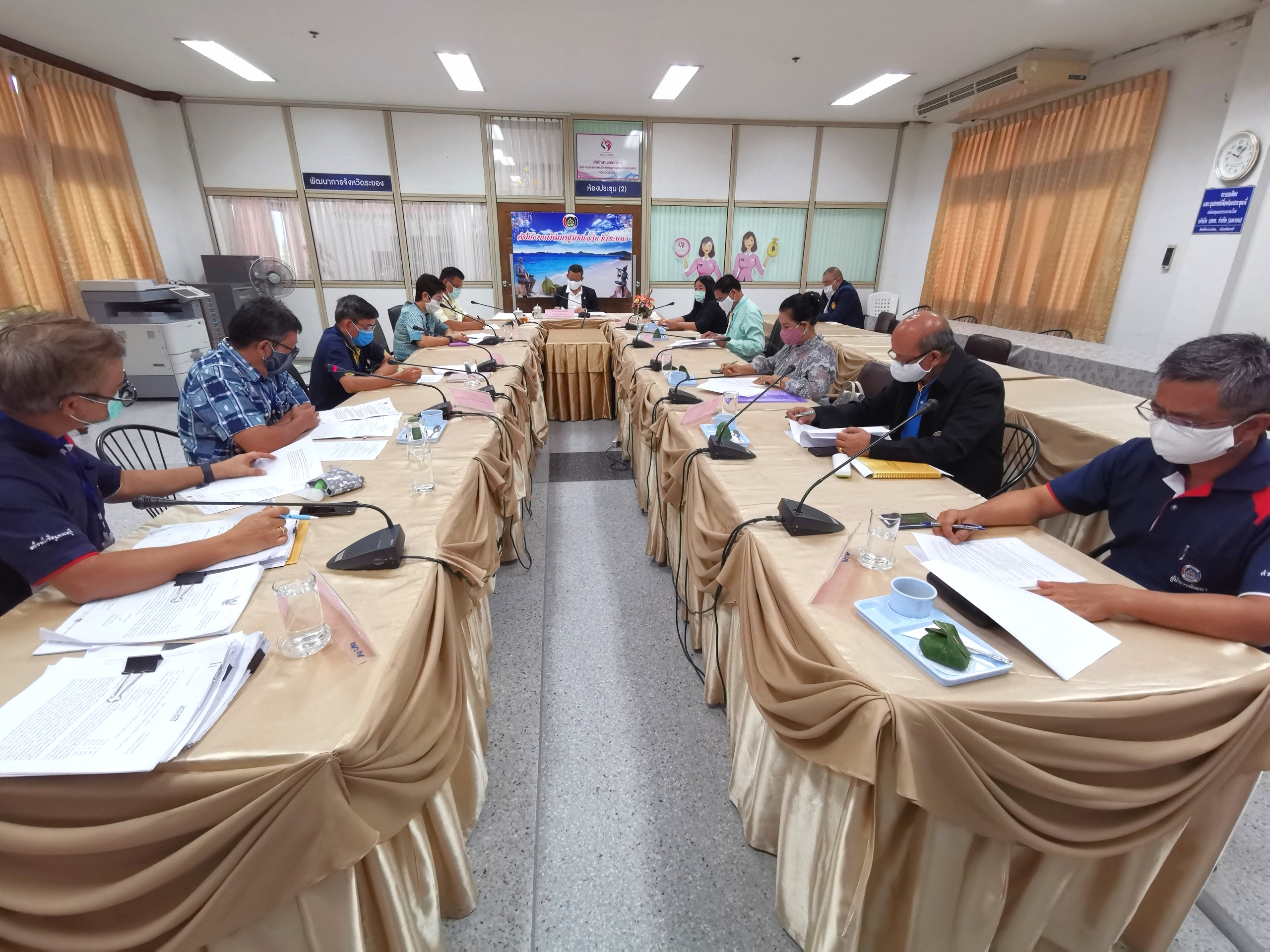 “จังหวัดระยอง ประชุมคณะกรรมการคัดสรรหมู่บ้านเศรษฐกิจพอเพียง “อยู่เย็น เป็นสุข” ดีเด่นระดับจังหวัด และกิจกรรมพัฒนาชุมชนดีเด่นระดับจังหวัด ประจำปี 2563 จังหวัดระยอง ครั้งที่ 1/2563”