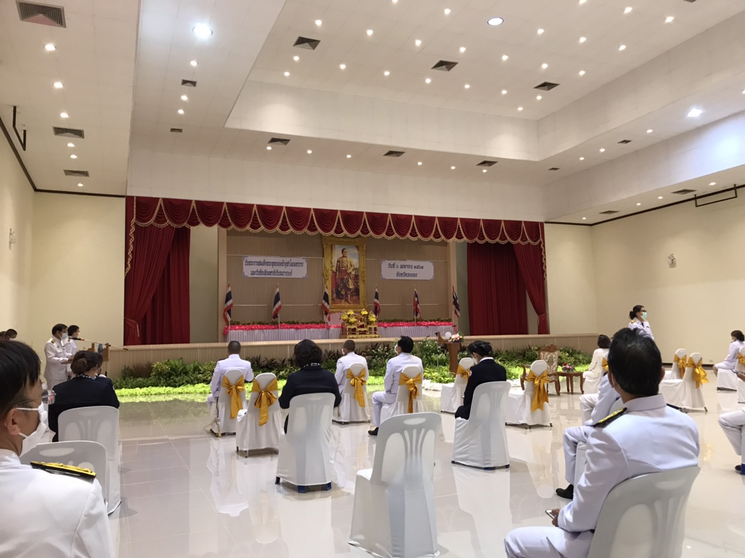 “พช.ระยอง ร่วมประกอบพิธีเนื่องในวันพระบาทสมเด็จพระพุทธยอดฟ้าจุฬาโลกมหาราช และวันที่ระลึกมหาจักรีบรมราชวงศ์ ประจำปี 2563