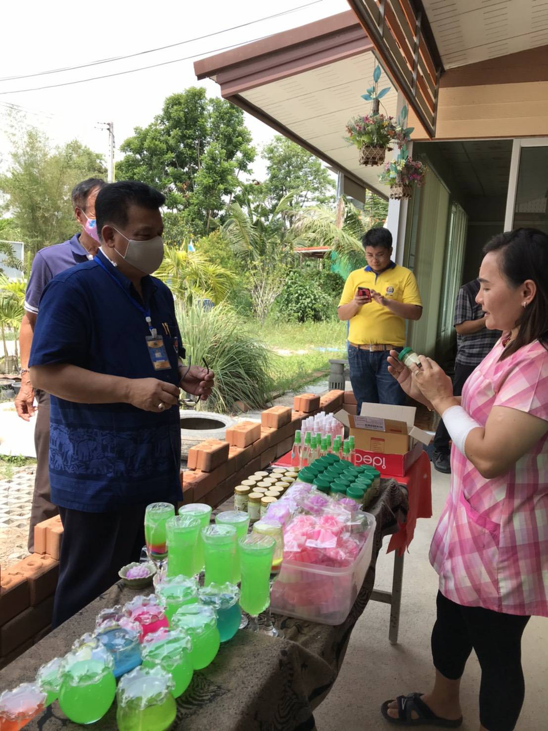 พัฒนาการจังหวัดระยอง ลงพื้นที่เยี่ยมเยือนกลุ่ม OTOP ในหมู่บ้านชุุมชนท่องเที่ยว OTOP นวัติวิถี