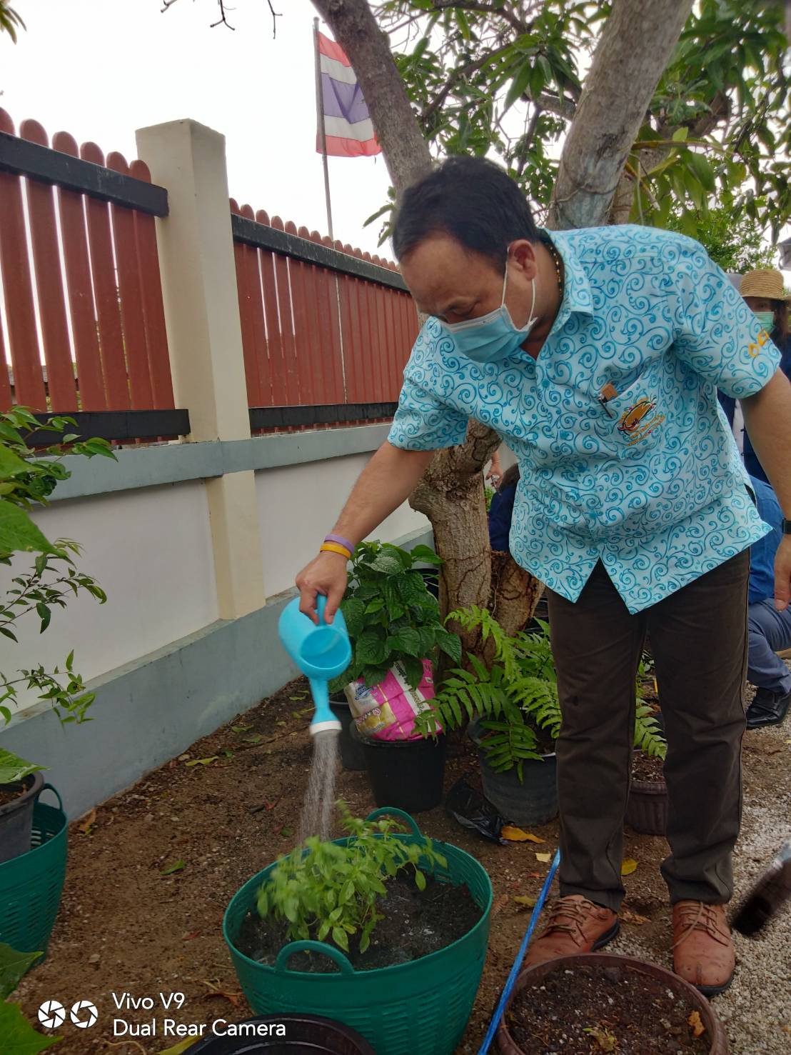“พช.ระยอง จับมือหน่วยงานภาคี ผู้นำท้องที่ ผู้นำท้องถิ่น ร่วมใจกันปลูกผักสวนครัวบ้านพักนายอำเภอเมืองระยอง…ในกิจกรรมผู้นำต้องทำก่อน…ตามโครงการ ปลูกผักสวนครัว สร้างความมั่นคงทางอาหาร”