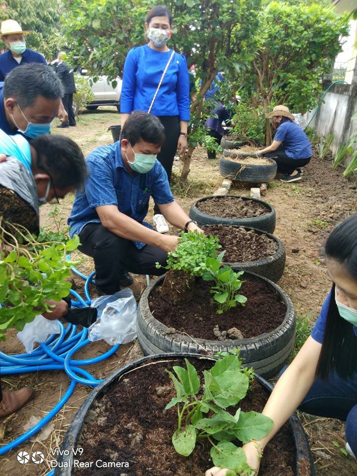 “จังหวัดระยอง Kick off ปฏิบัติการ “เปิดบ้านรองผู้ว่าฯ ชวนกันเอามื้อ ปลูกผักสวนครัว” ตามแผนปฏิบัติการ 90 วัน ปลูกผักสวนครัว เพื่อความมั่นคงทางอาหาร สู้ภัยทุกวิกฤต …พอเพียงตามรอยพ่อ”