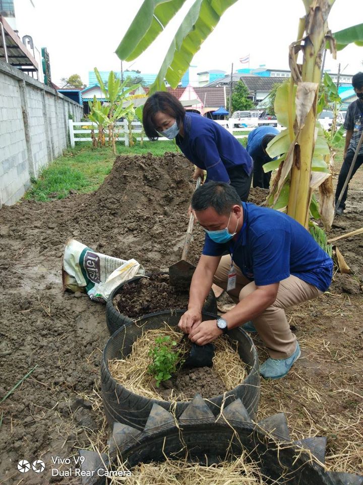 “จังหวัดระยอง Kick off ปฏิบัติการ “เปิดบ้านรองผู้ว่าฯ ชวนกันเอามื้อ ปลูกผักสวนครัว” ตามแผนปฏิบัติการ 90 วัน ปลูกผักสวนครัว เพื่อความมั่นคงทางอาหาร สู้ภัยทุกวิกฤต …พอเพียงตามรอยพ่อ”