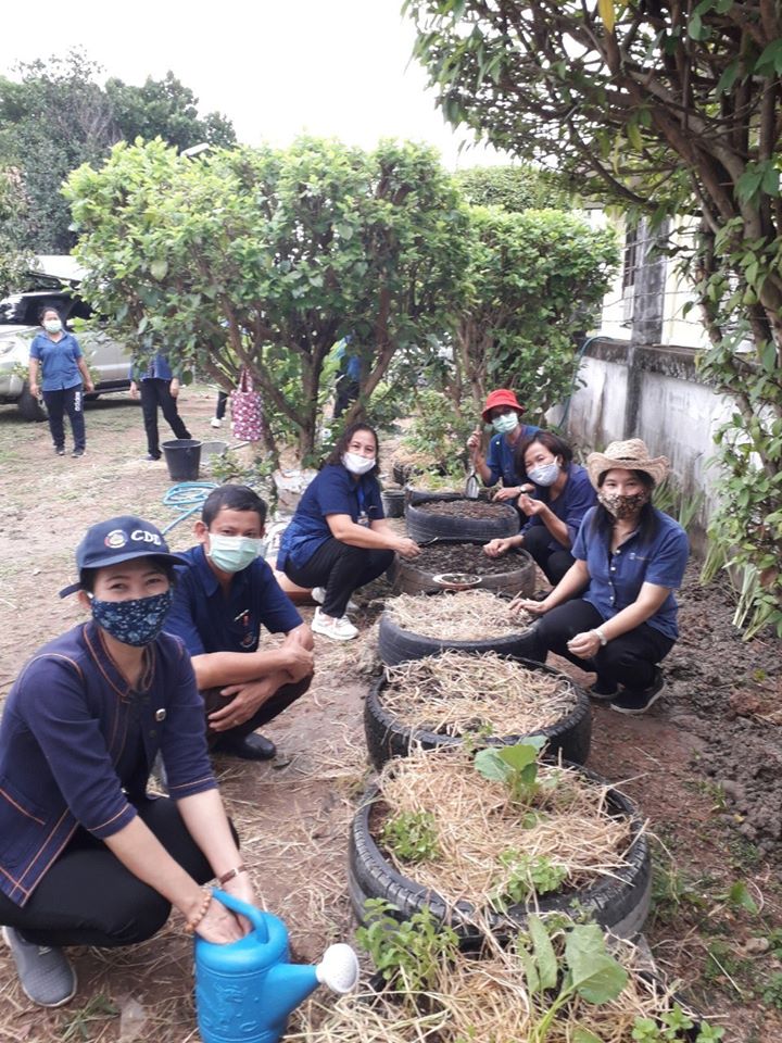 “จังหวัดระยอง Kick off ปฏิบัติการ “เปิดบ้านรองผู้ว่าฯ ชวนกันเอามื้อ ปลูกผักสวนครัว” ตามแผนปฏิบัติการ 90 วัน ปลูกผักสวนครัว เพื่อความมั่นคงทางอาหาร สู้ภัยทุกวิกฤต …พอเพียงตามรอยพ่อ”