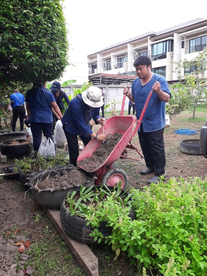 “จังหวัดระยอง Kick off ปฏิบัติการ “เปิดบ้านรองผู้ว่าฯ ชวนกันเอามื้อ ปลูกผักสวนครัว” ตามแผนปฏิบัติการ 90 วัน ปลูกผักสวนครัว เพื่อความมั่นคงทางอาหาร สู้ภัยทุกวิกฤต …พอเพียงตามรอยพ่อ”