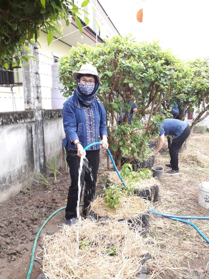 “จังหวัดระยอง Kick off ปฏิบัติการ “เปิดบ้านรองผู้ว่าฯ ชวนกันเอามื้อ ปลูกผักสวนครัว” ตามแผนปฏิบัติการ 90 วัน ปลูกผักสวนครัว เพื่อความมั่นคงทางอาหาร สู้ภัยทุกวิกฤต …พอเพียงตามรอยพ่อ”