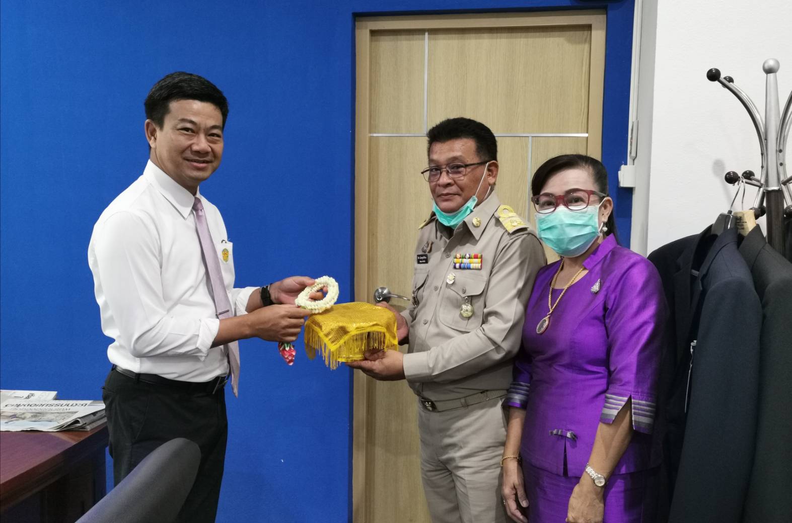 “พัฒนาการจังหวัดระยอง ทำพิธีสักการะสิ่งศักดิ์สิทธิ์ และเคารพพระบรมราชานุสาวรีย์รัชกาลที่ 5 และเข้าพบผู้บริหารจังหวัดระยอง เนื่องในโอกาสเข้ารับตำแหน่งใหม่”