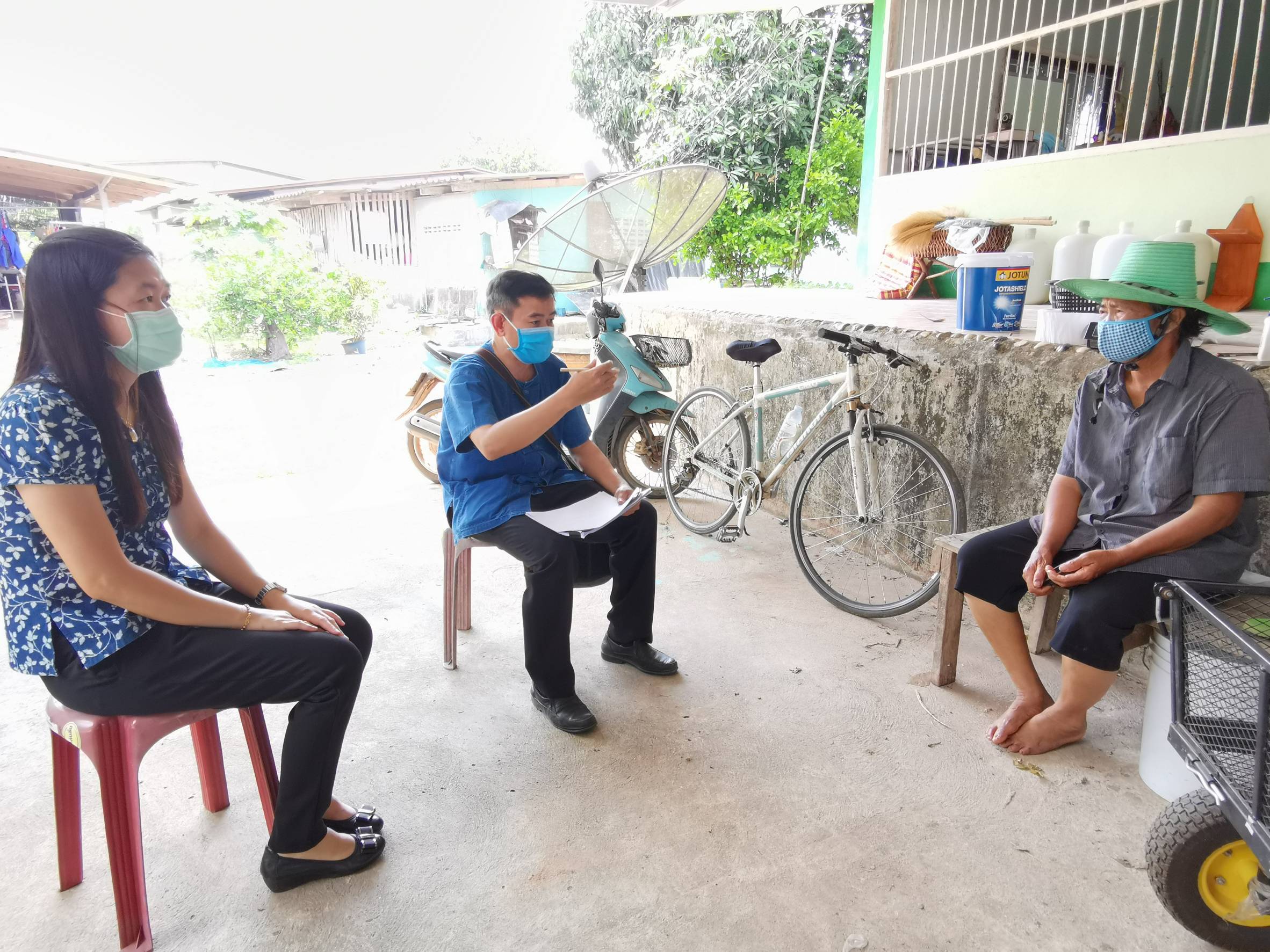 พช.ระยอง สำรวจ ติดตาม เยี่ยมเยือนกลุ่มแปรรูป/เกษตร เพื่อคัดเลือกเข้าร่วมโครงการสร้างรายได้จากกิจการอาหารปลอดภัย