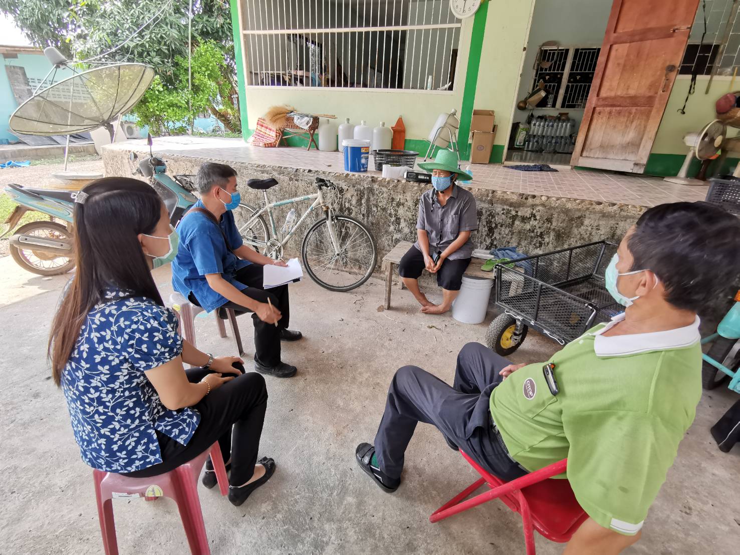 พช.ระยอง สำรวจ ติดตาม เยี่ยมเยือนกลุ่มแปรรูป/เกษตร เพื่อคัดเลือกเข้าร่วมโครงการสร้างรายได้จากกิจการอาหารปลอดภัย